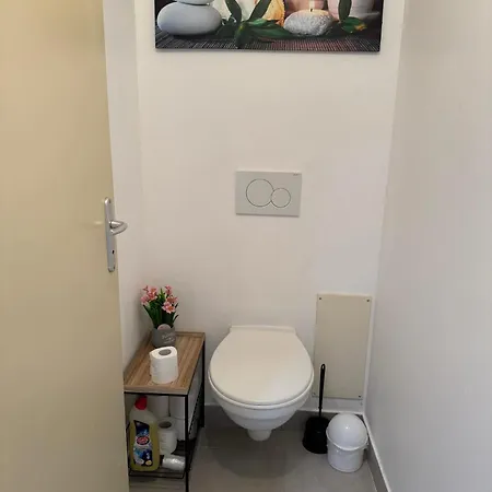 Appartamento With Equipped Kitchen And Bathtub Clapiers