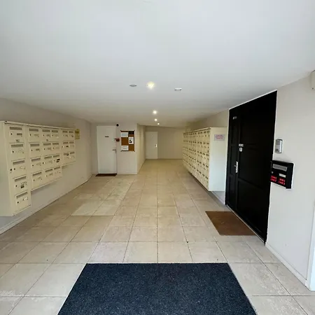 With Equipped Kitchen And Bathtub *