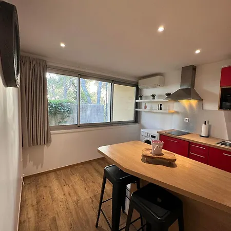 With Equipped Kitchen And Bathtub * Clapiers