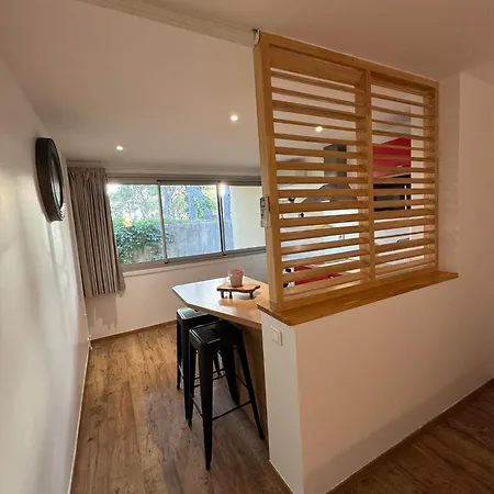 With Equipped Kitchen And Bathtub